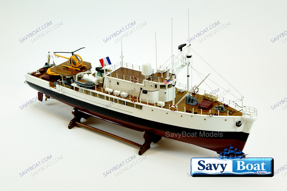 RV CALYPSO LIGHTED RESEARCH SHIP