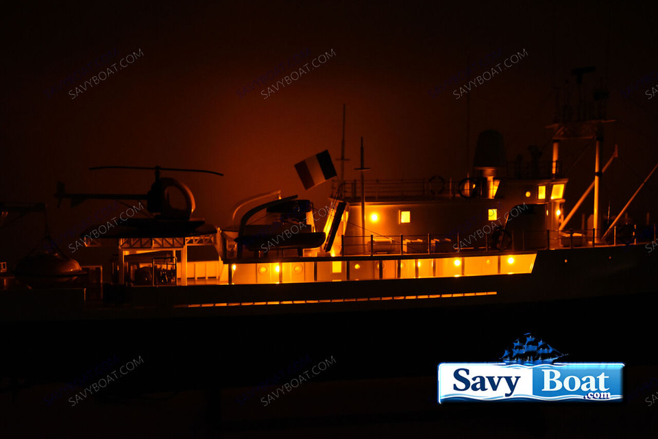 RV CALYPSO LIGHTED RESEARCH SHIP