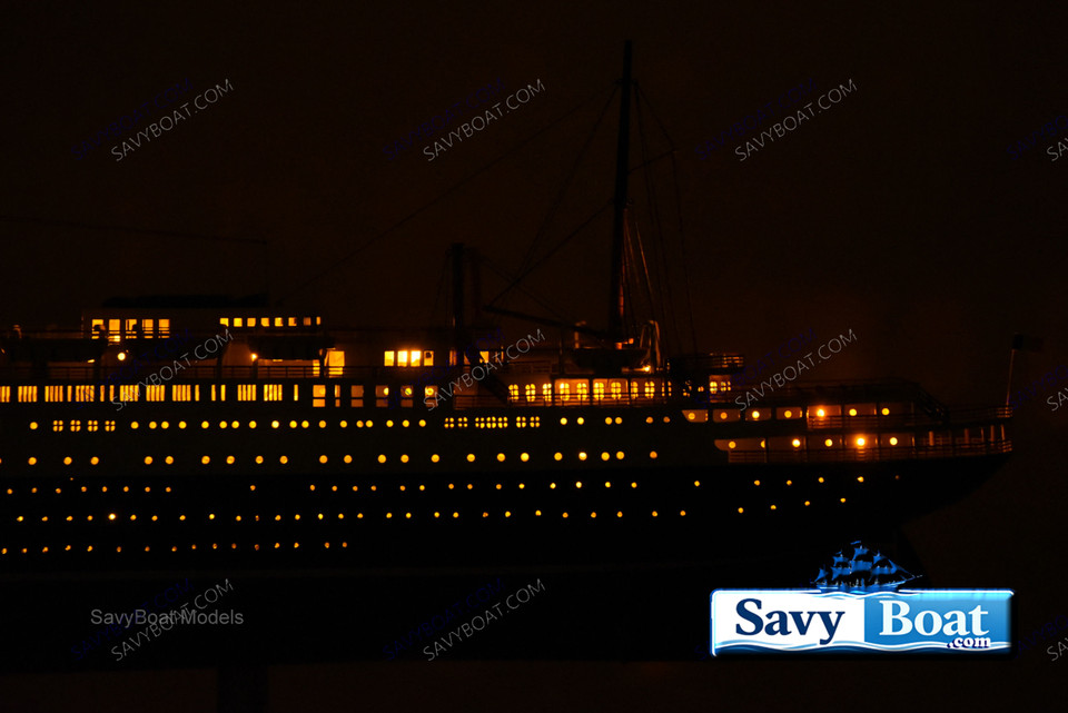 SS Île de FRANCE LIGHTED OCEAN LINER