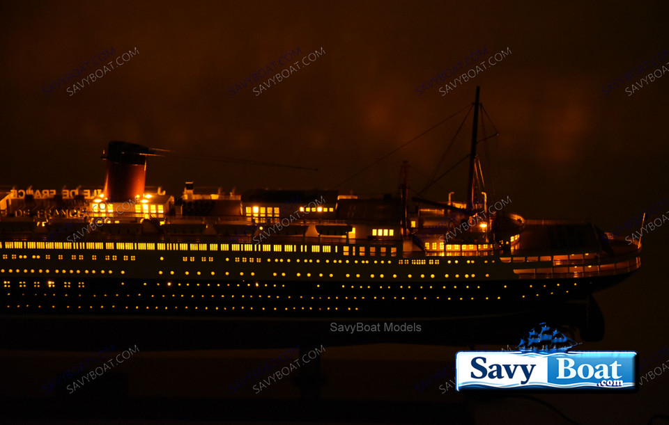 SS Île de FRANCE LIGHTED OCEAN LINER