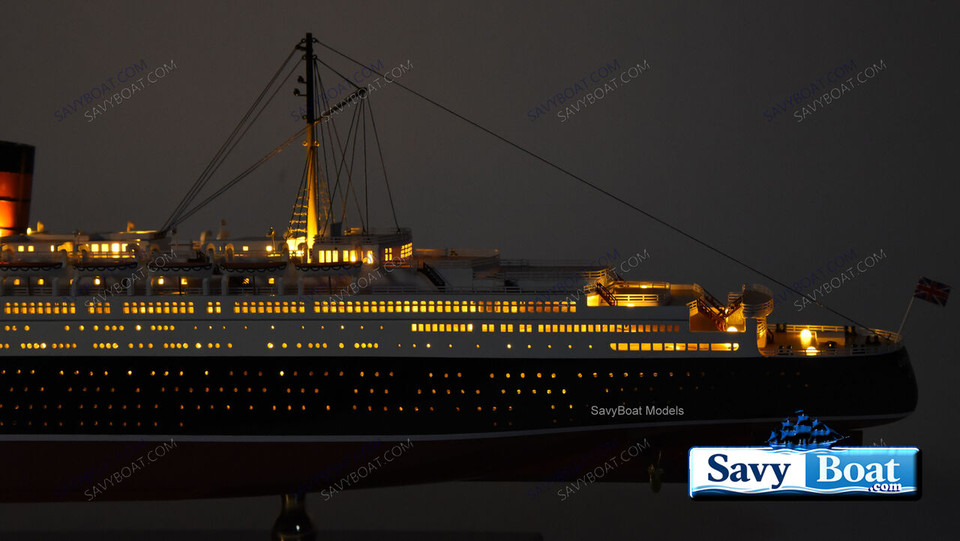 RMS QUEEN ELIZABETH LIGHTED OCEAN LINER