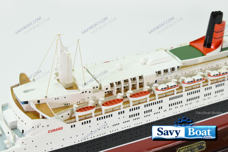 MS QUEEN ELIZABETH II (QE2 LIGHTED OCEAN LINER