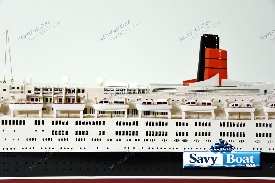 MS QUEEN ELIZABETH II (QE2 LIGHTED OCEAN LINER