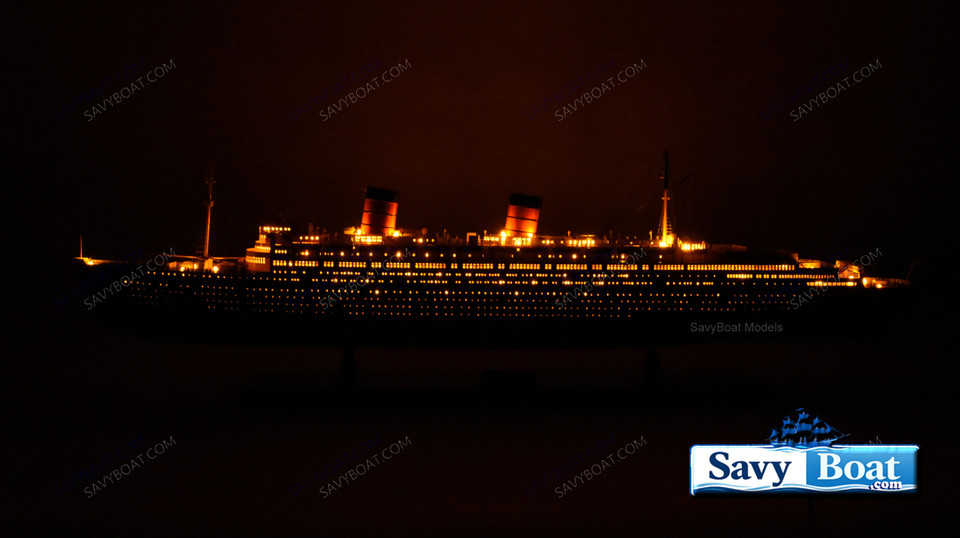 MS QUEEN ELIZABETH II (QE2 LIGHTED OCEAN LINER