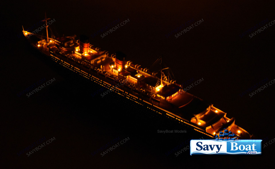 MS QUEEN ELIZABETH II (QE2 LIGHTED OCEAN LINER