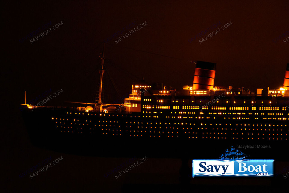 MS QUEEN ELIZABETH II (QE2 LIGHTED OCEAN LINER