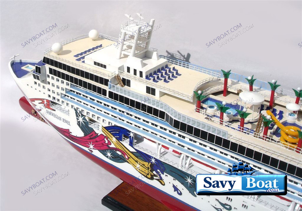 NORWEGIAN JEWEL CRUISE SHIP