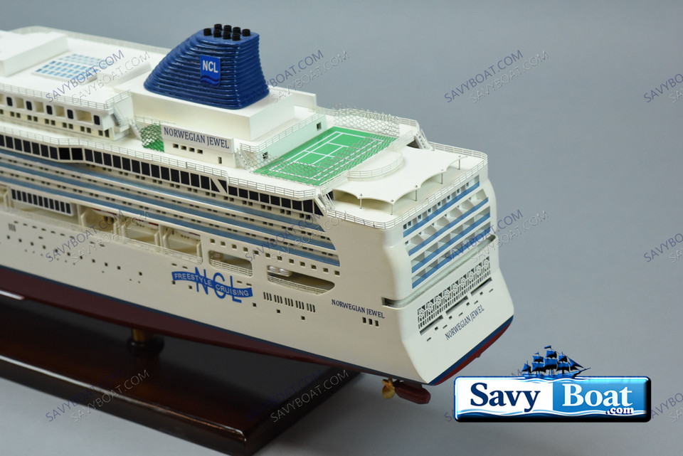 NORWEGIAN JEWEL CRUISE SHIP