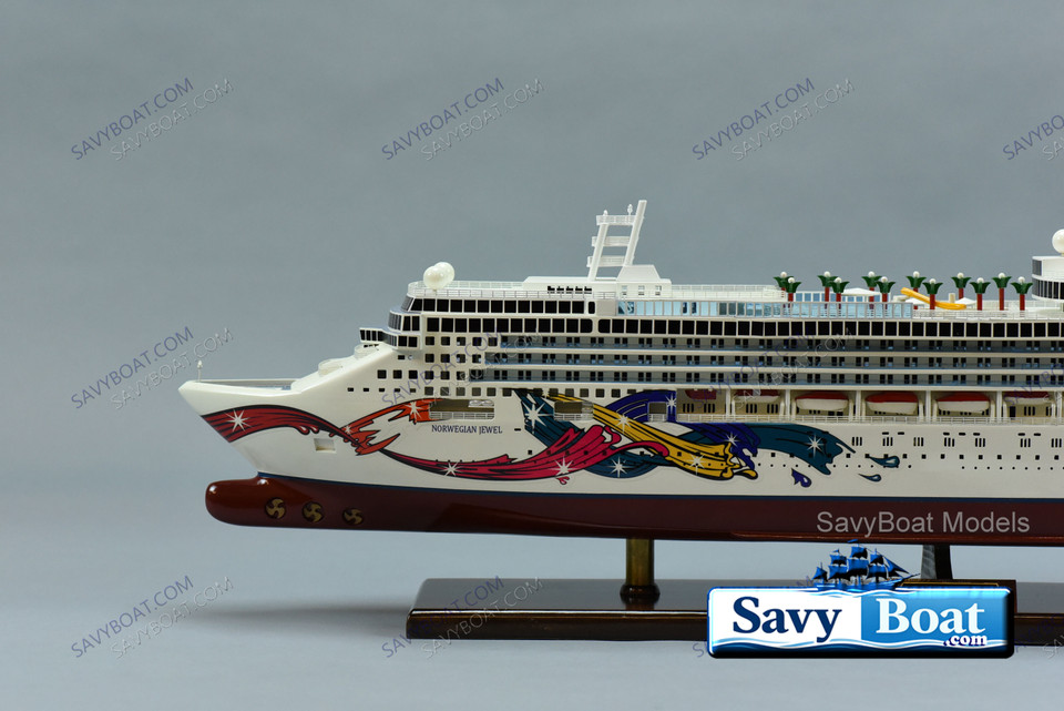NORWEGIAN JEWEL CRUISE SHIP