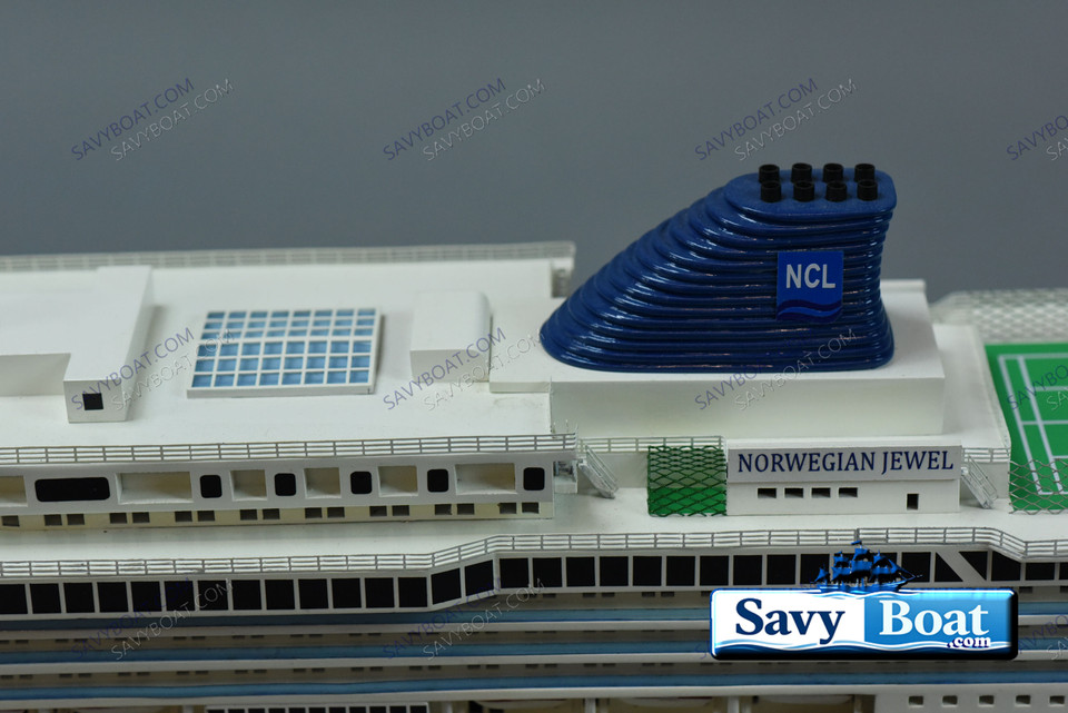 NORWEGIAN JEWEL CRUISE SHIP