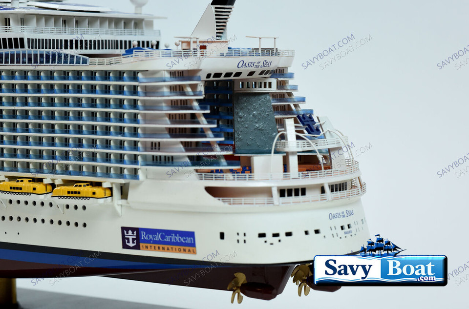 OASIS OF THE SEAS  LIGHTED CRUISE SHIP