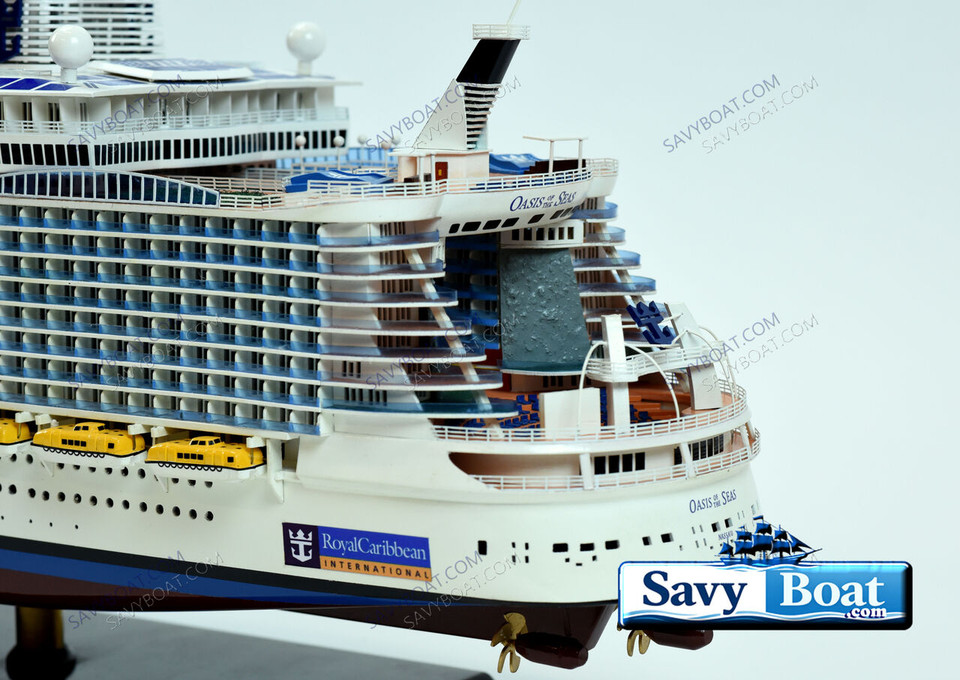 OASIS OF THE SEAS  LIGHTED CRUISE SHIP