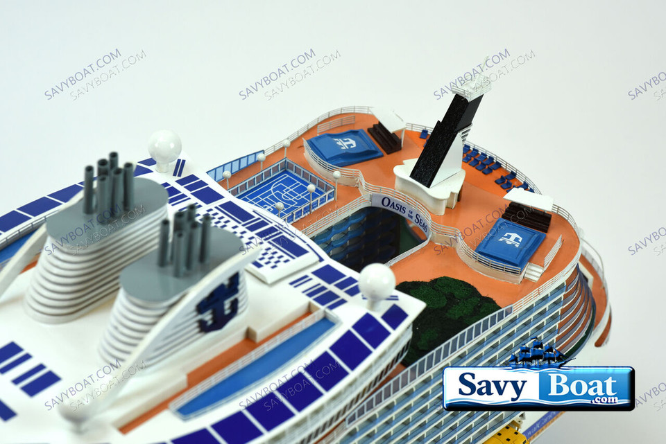 OASIS OF THE SEAS  LIGHTED CRUISE SHIP