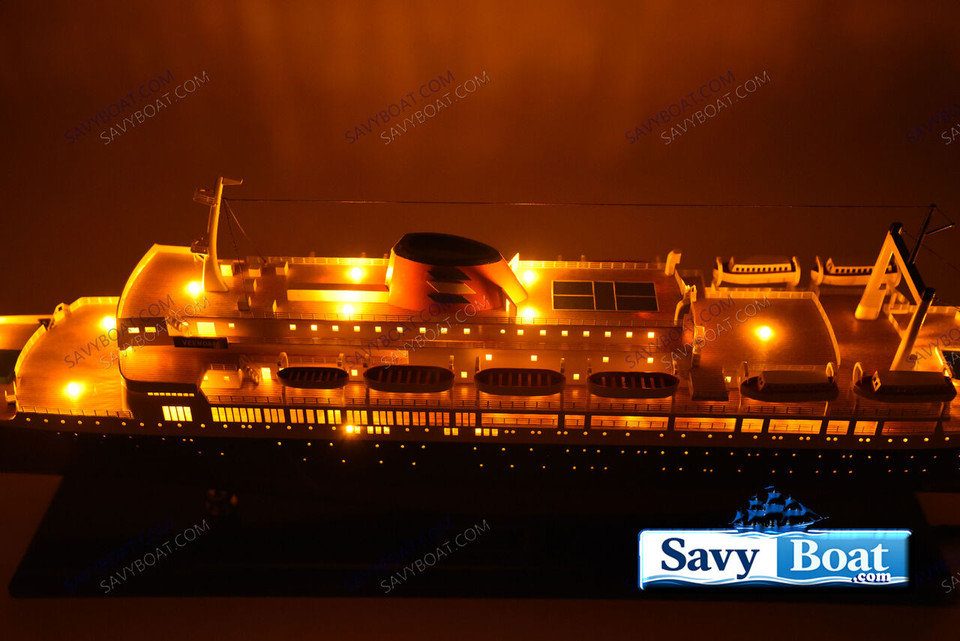 SS VEENDAM STEAMSHIP LIGHTED