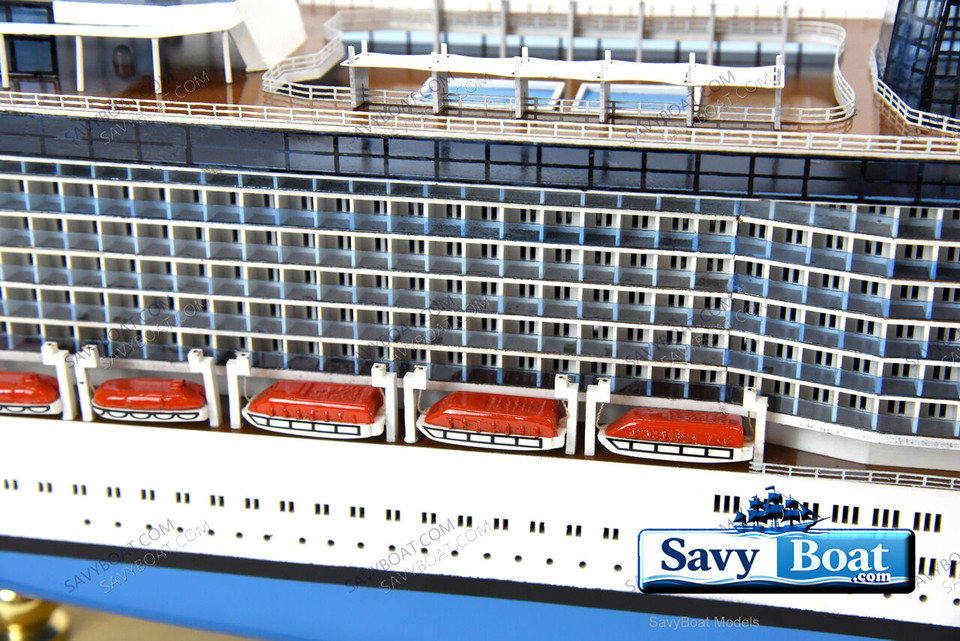 CELEBRITY REFLECTION LIGHTED CRUISE SHIP