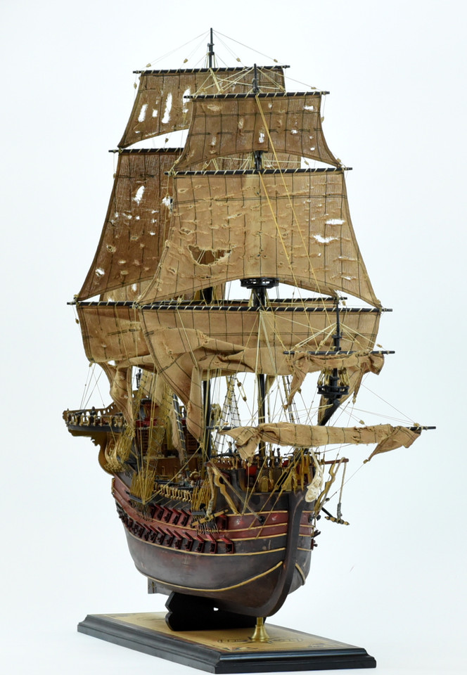 JOLLY ROGER PIRATE SHIP