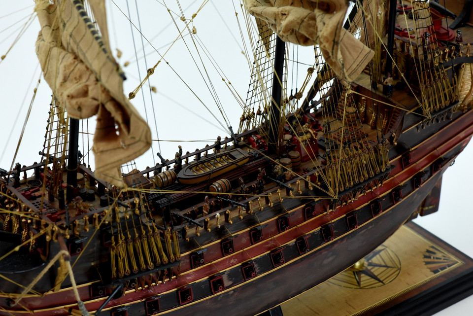 JOLLY ROGER PIRATE SHIP