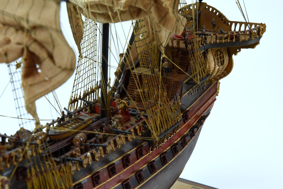 JOLLY ROGER PIRATE SHIP