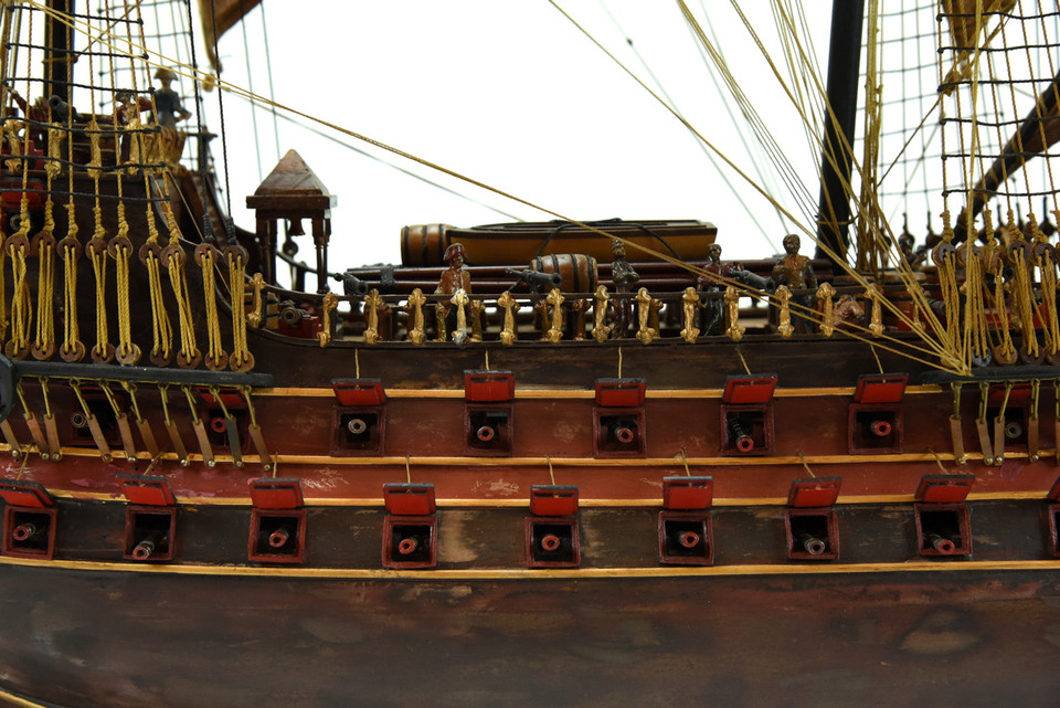 JOLLY ROGER PIRATE SHIP
