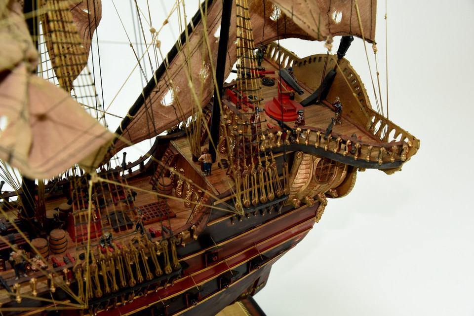 JOLLY ROGER PIRATE SHIP