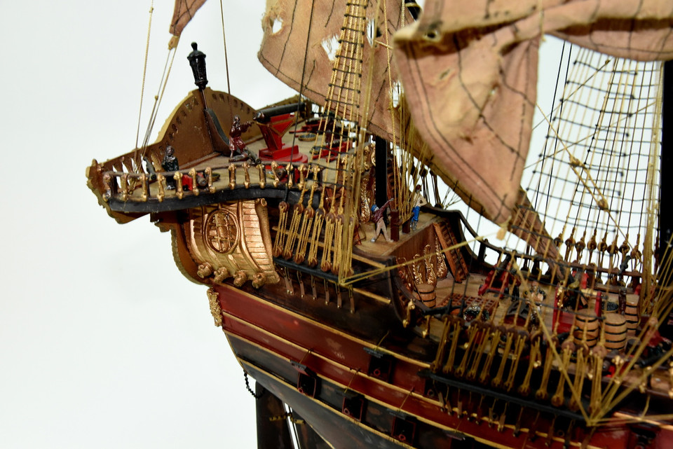 JOLLY ROGER PIRATE SHIP