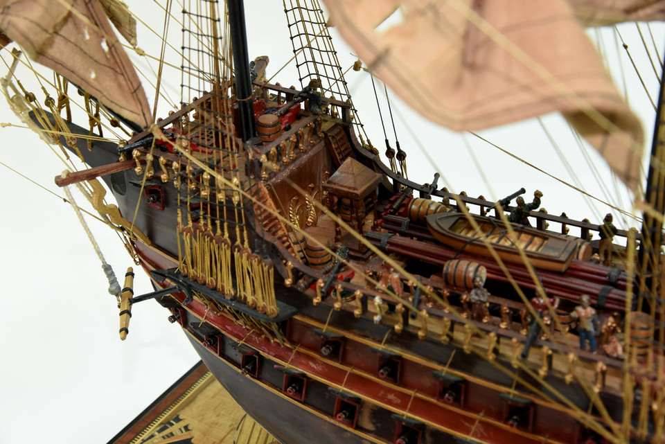 JOLLY ROGER PIRATE SHIP