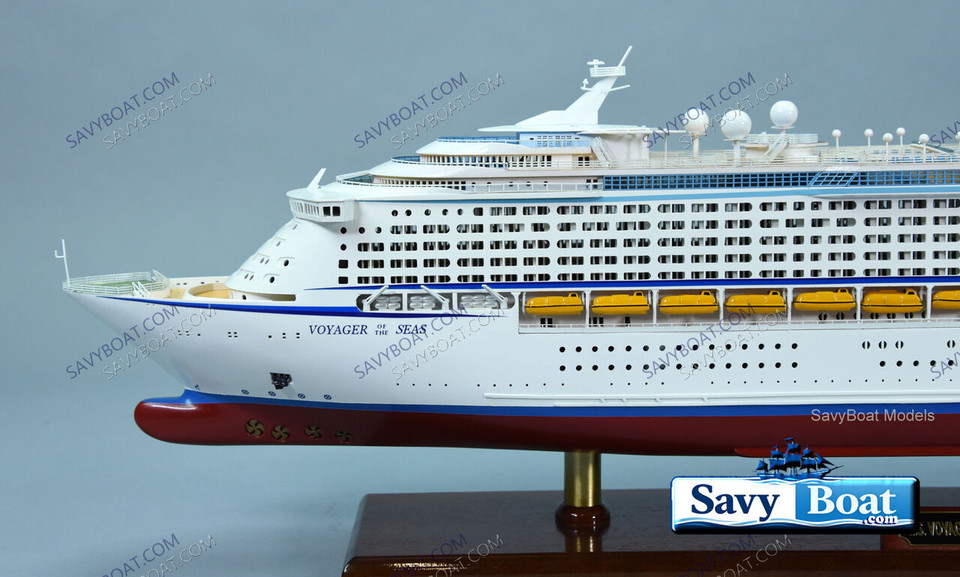MS VOYAGER OF THE SEAS  LIGHTED CRUISE SHIP