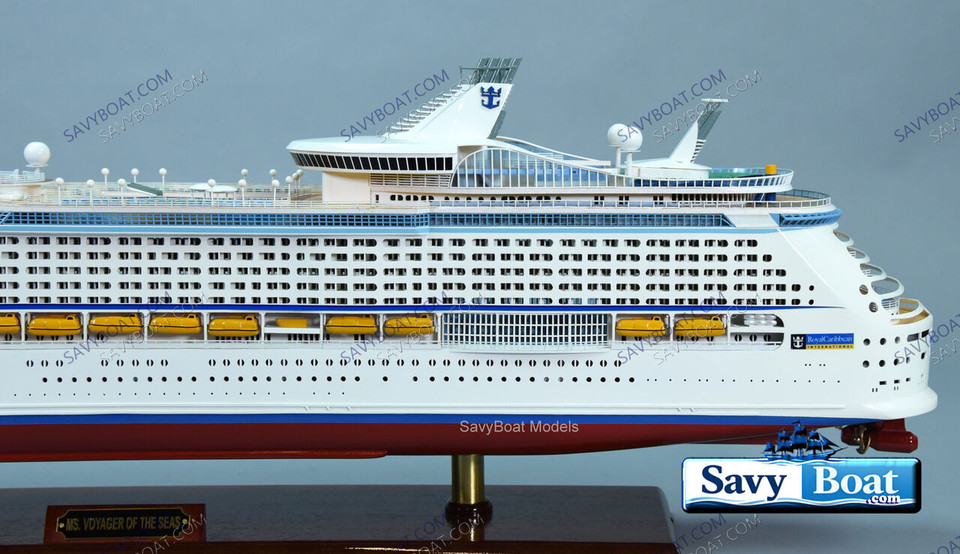 MS VOYAGER OF THE SEAS  LIGHTED CRUISE SHIP