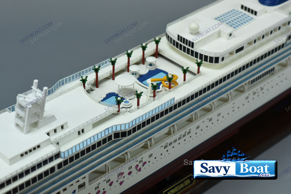 NORWEGIAN GEM CRUISE SHIP