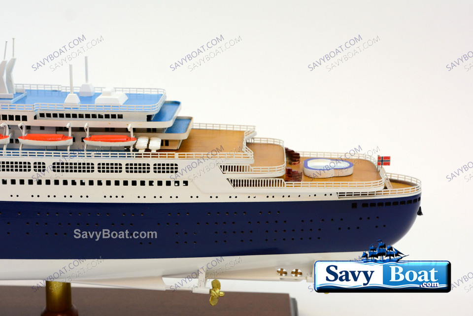 SS NORWAY LIGHTED CRUISE SHIP