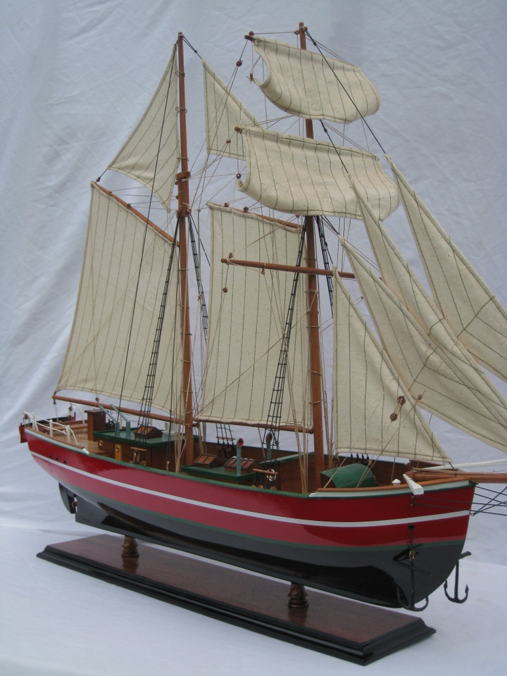 LILA DAN SAILING SHIP