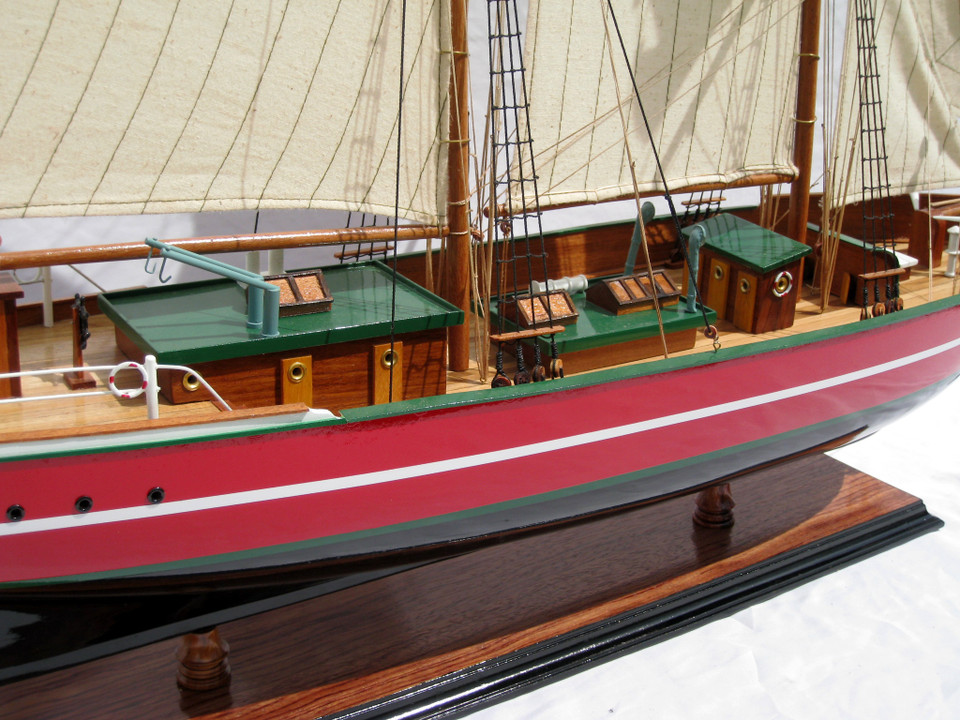 LILA DAN SAILING SHIP