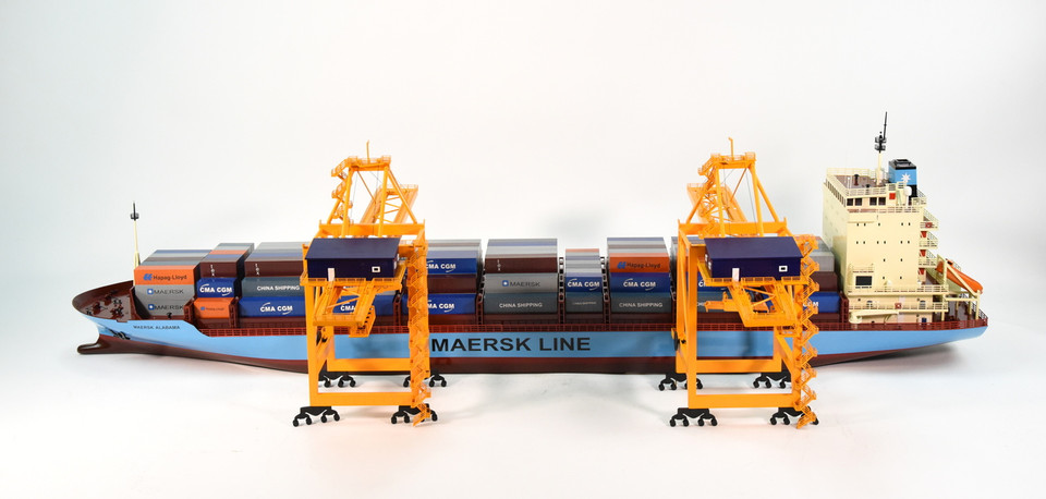 MAERSK ALABAMA  HO-SCALE WATERLINE CONTAINER SHIP