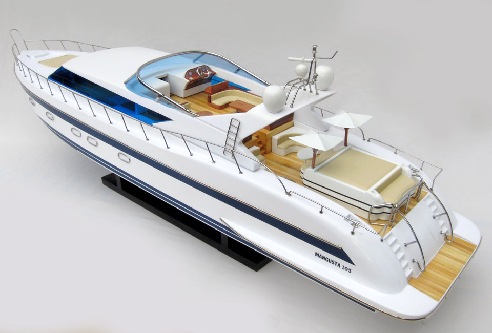 MANGUSTA 105 YACHT