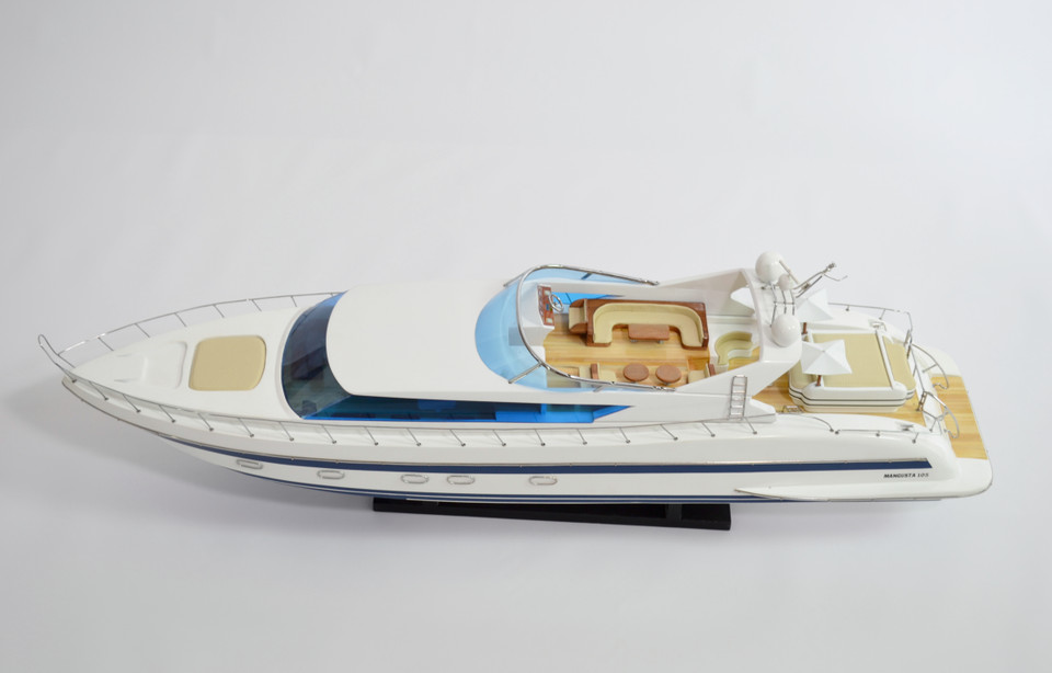 MANGUSTA 105 YACHT