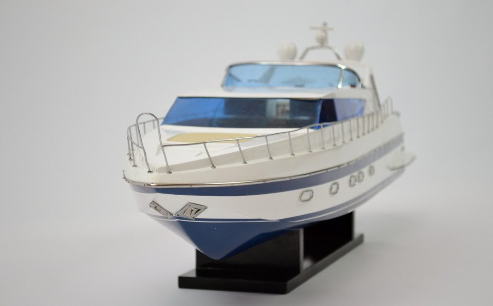 MANGUSTA 105 YACHT