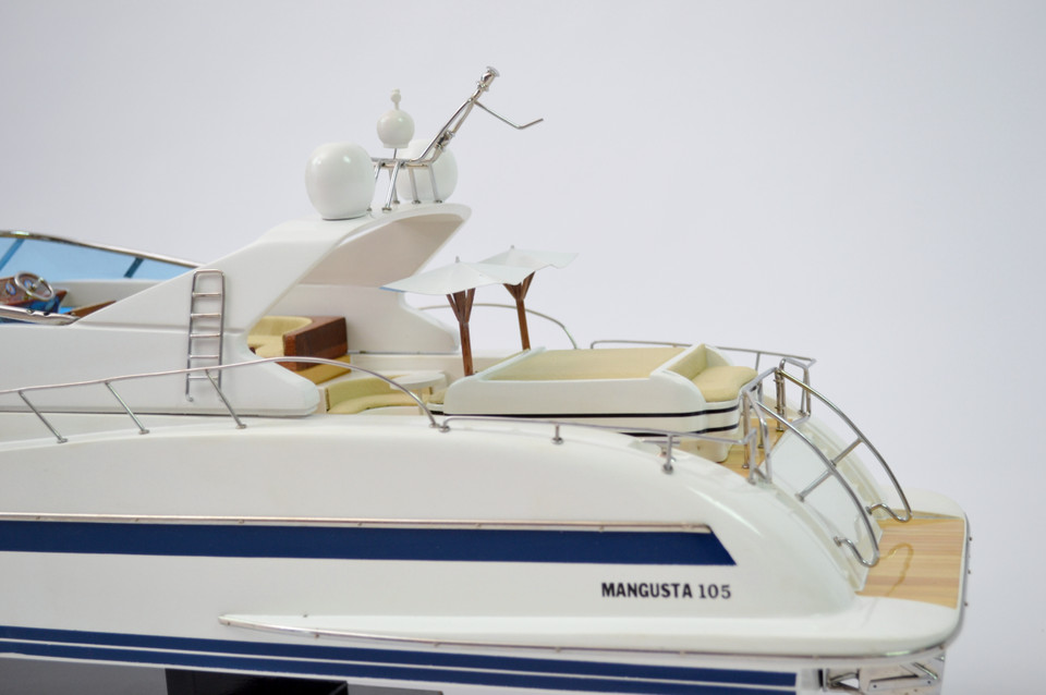 MANGUSTA 105 YACHT