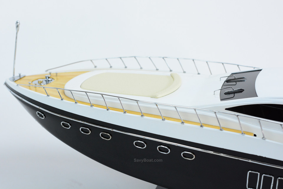MANGUSTA 108 YACHT (BLACK)