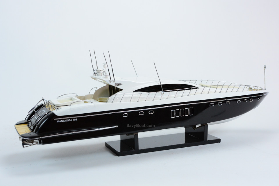 MANGUSTA 108 YACHT (BLACK)