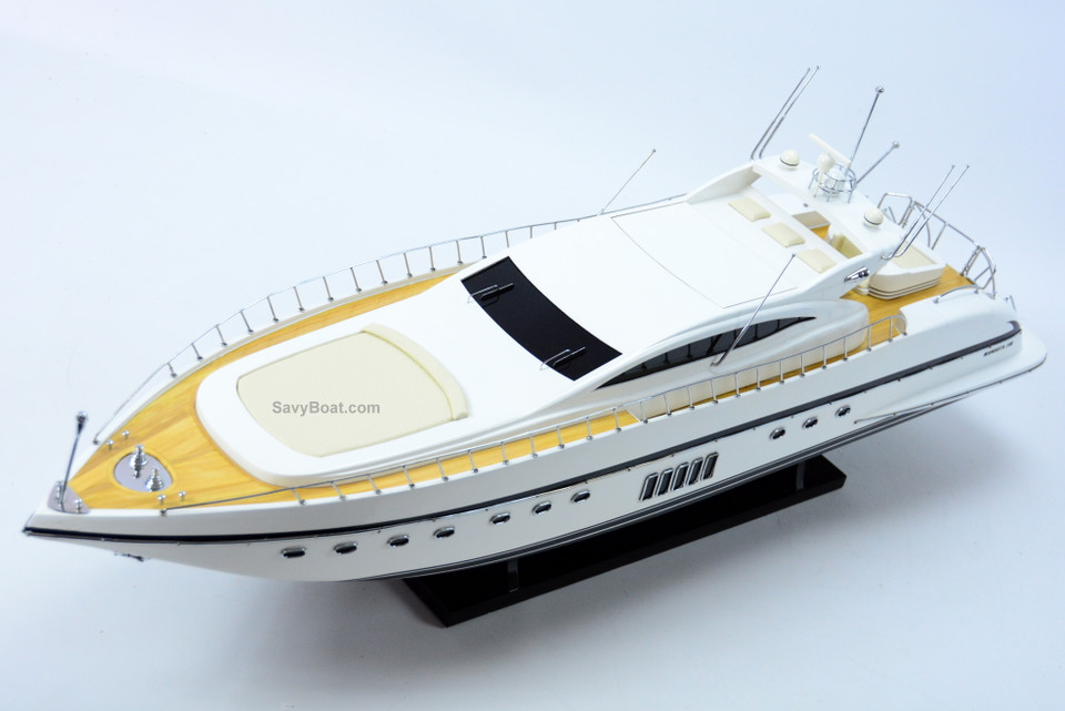 MANGUSTA 108 YACHT (WHITE)