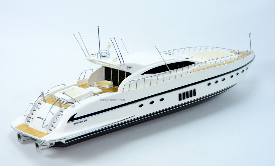 MANGUSTA 108 YACHT (WHITE)