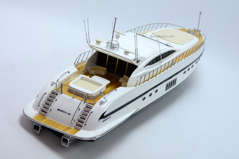 MANGUSTA 108 YACHT (WHITE)