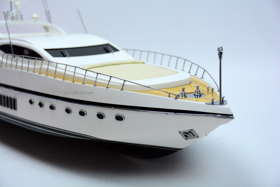 MANGUSTA 108 YACHT (WHITE)