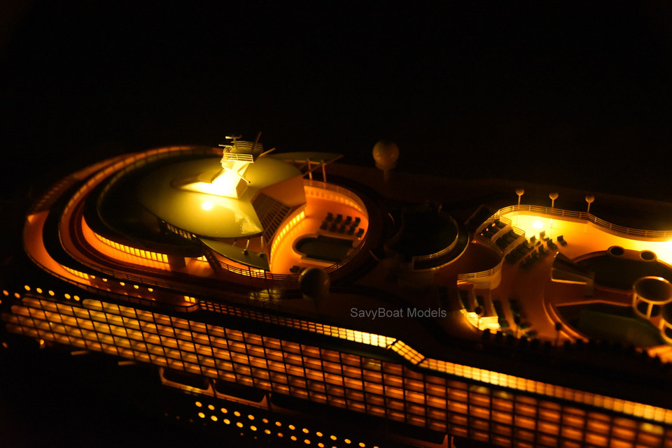 MS MARINER OF THE SEAS LIGHTED CRUISE SHIP