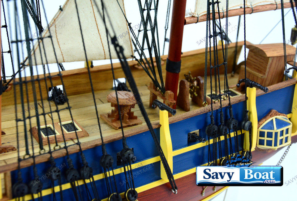 HMS BOUNTY (PAINTED) W/ SAILS