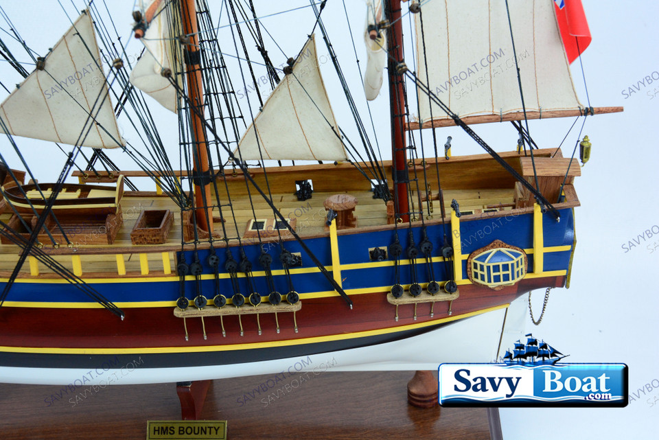 HMS BOUNTY (PAINTED) W/ SAILS