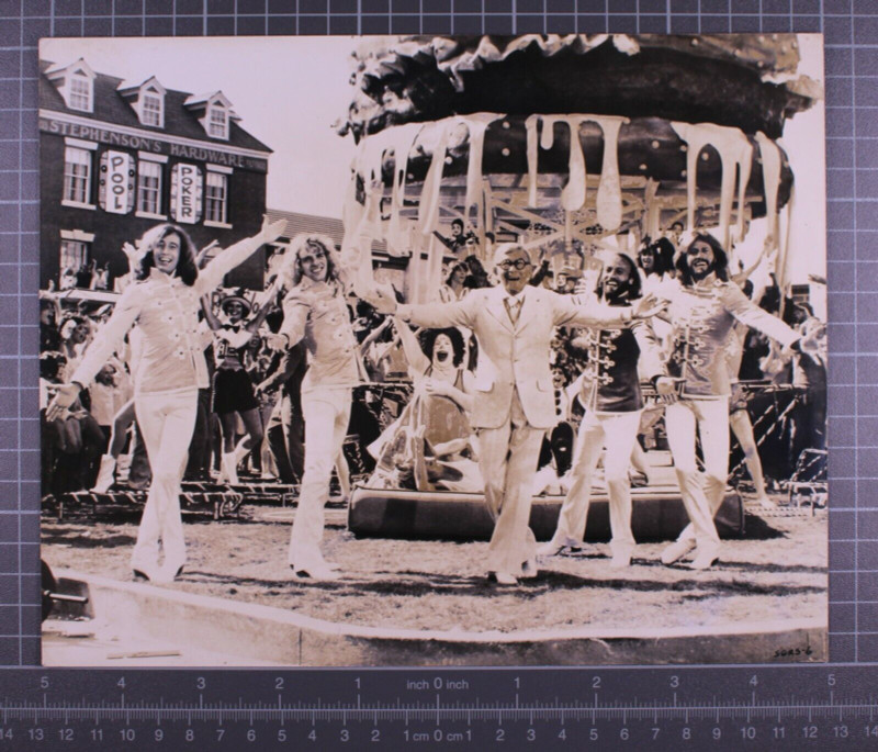 Sgt Pepper's Lonely Hearts Club Band Photograph Original Vintage Promotion 1978 Front