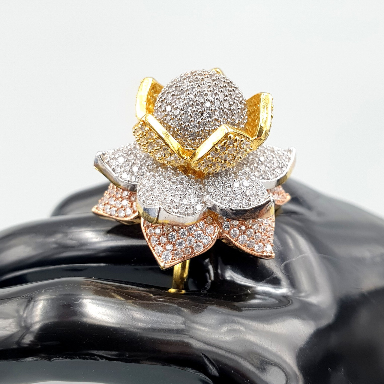 Elevated Three-Tone Floral Ring – Andaaz Jewelers