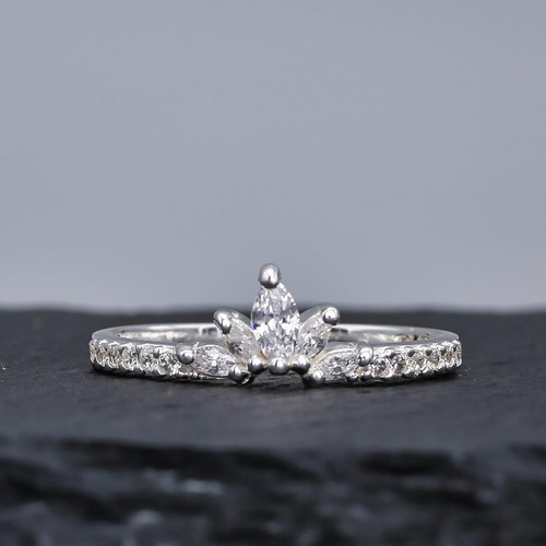 Sterling Silver Cubic Zircon Princess Tiara Ring Close Up