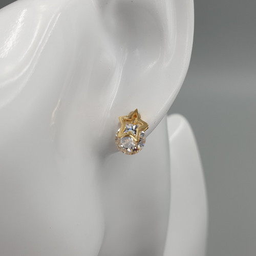 Étoile Stud Earrings in Gold On Mannequin